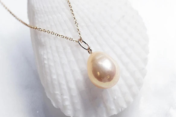 貝の涙色の真珠に育てる忍耐と優しさをおもふ